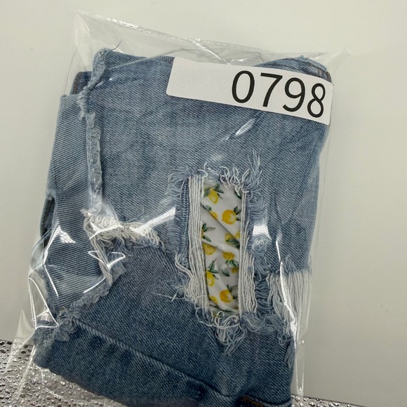 Judy Blue Distressed Denim Shorts Women's M Lemon Print Patches Frayed Hem Blue - Picture 10 of 10